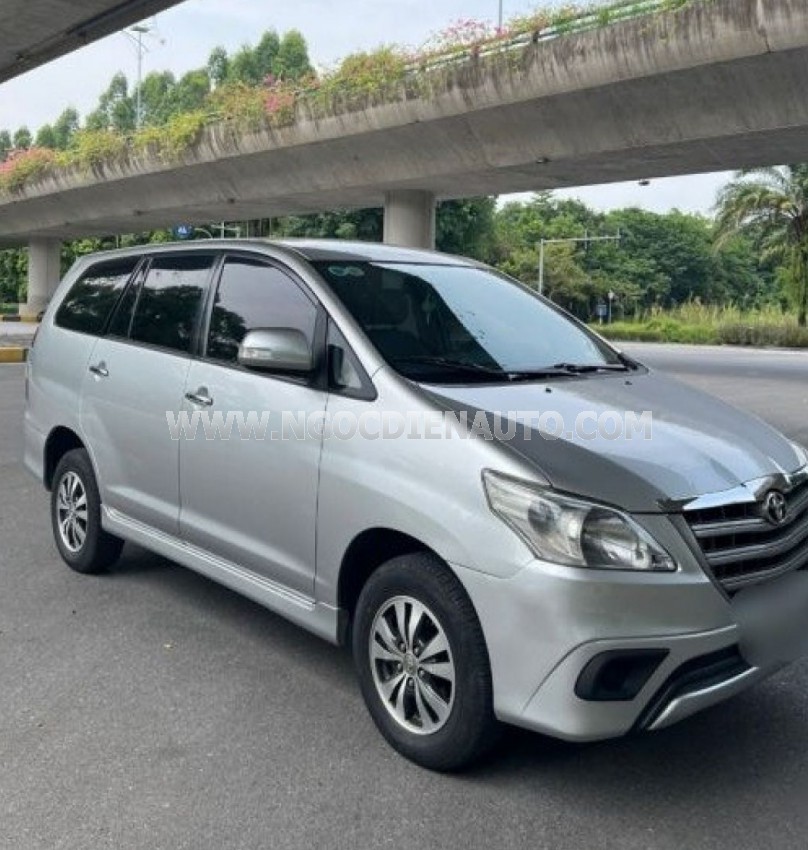 Toyota Innova 2.0E 2015